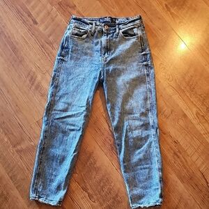 Hollister Size 26 Mom JEAN